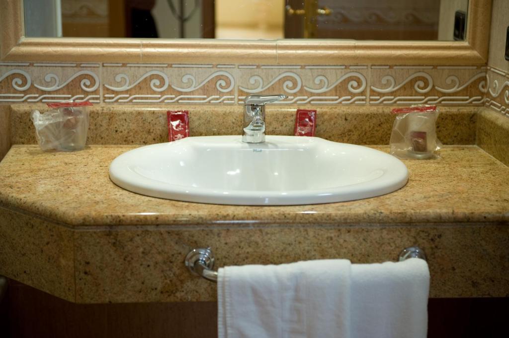 Hotel La Maruxina La Alameda de la Sagra Cameră foto